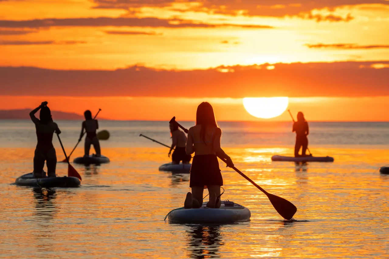 Sunrise paddleboard along Barceloneta