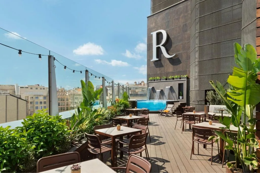 Hotel Arts Skyline — photo 4